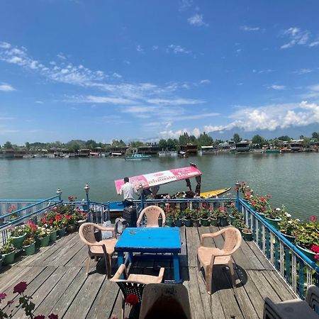 Hotel Mossess Group Of Houseboats Srīnagar Zewnętrze zdjęcie