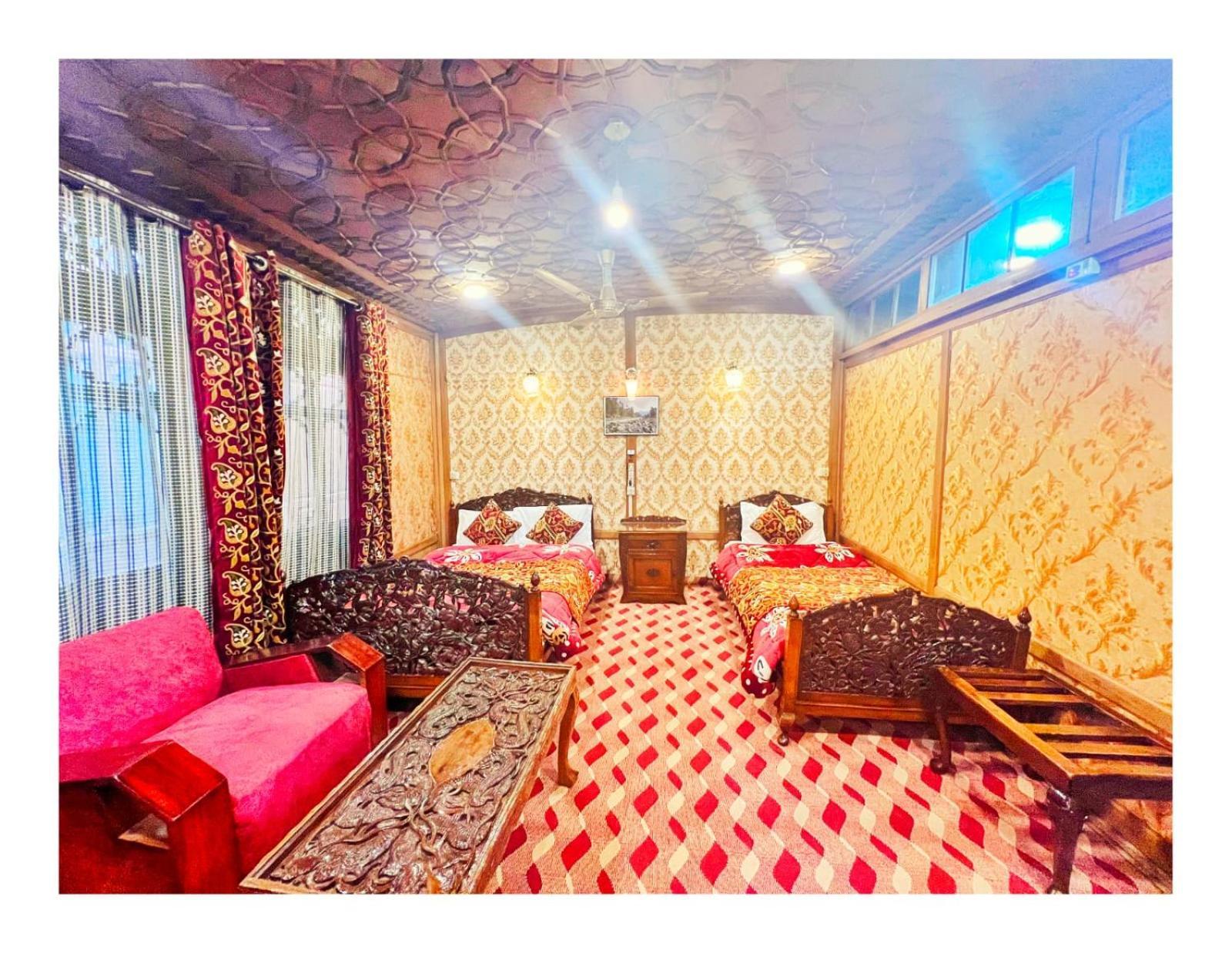 Hotel Mossess Group Of Houseboats Srīnagar Zewnętrze zdjęcie