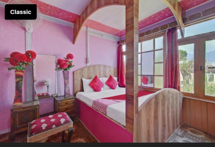 Hotel Mossess Group Of Houseboats Srīnagar Zewnętrze zdjęcie