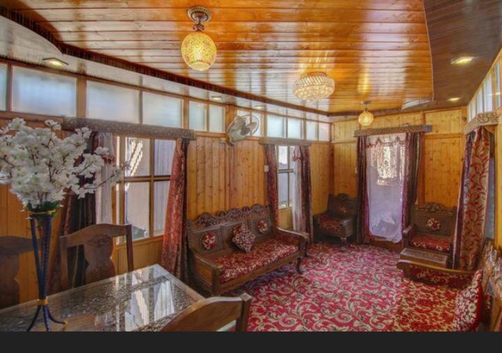 Hotel Mossess Group Of Houseboats Srīnagar Zewnętrze zdjęcie